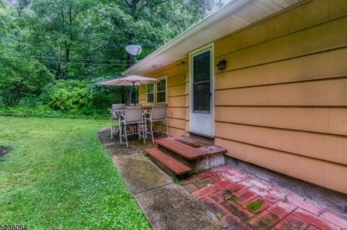 929 Plymouth Lake Dr, Fredon NJ  07860-4127 exterior