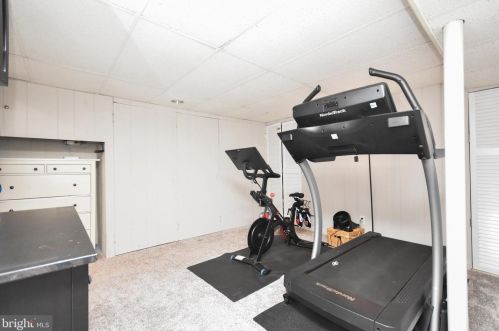 3010 Marl Pat Dr, Alexandria VA 22310-2219 exterior