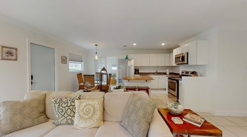 758 93 Ave, Naples FL 34108-2441 exterior