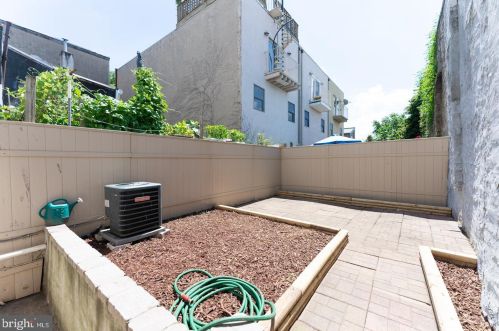 228 Girard Ave, Philadelphia PA 19130-1687 exterior