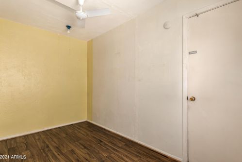 2902 Desert Cv Ave, Phoenix AZ 85028-3430 exterior