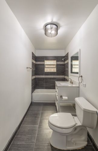 8542 Oglesby Ave, Chicago IL 60617-5251 exterior