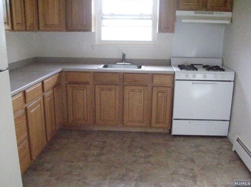 100 Maple St, Outwater NJ  07026-2952 exterior