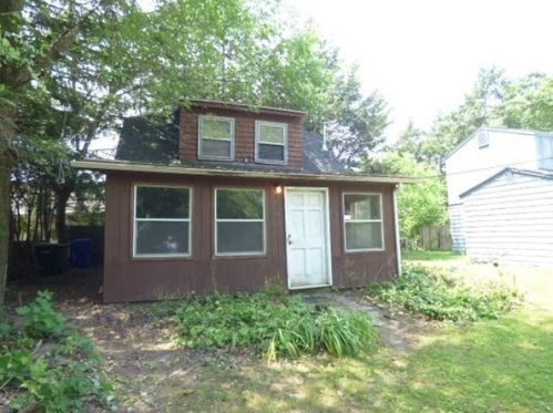 104 Larchmont St, Springfield, MA 01109-1825