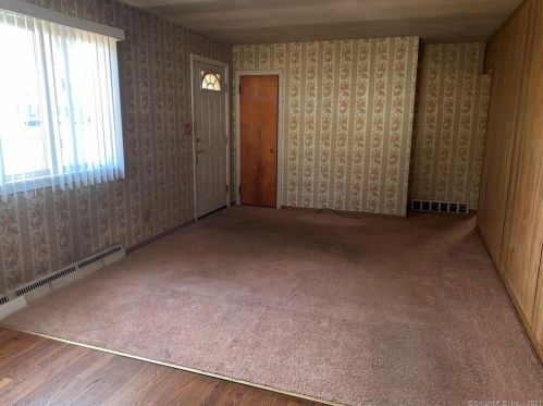 101 Ave, Windsor Locks CT 06096-2130 exterior