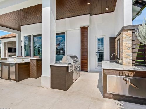 320 Devils Bight, Naples FL 34103-2432 exterior