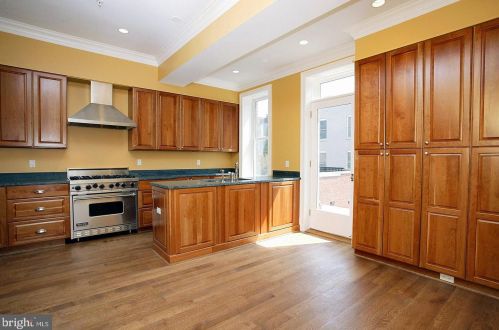 2138 Bancroft Pl, Washington DC  20008-4020 exterior