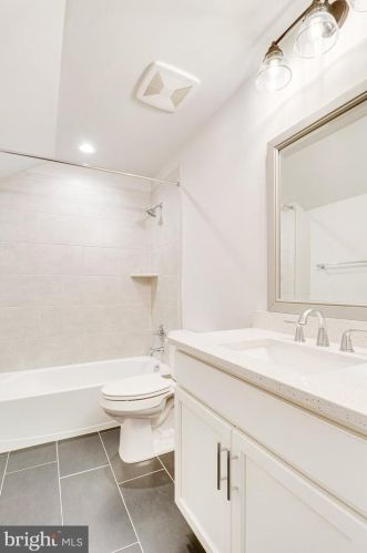 6208 Kellogg Dr, Mc Lean VA  22101-3121 exterior