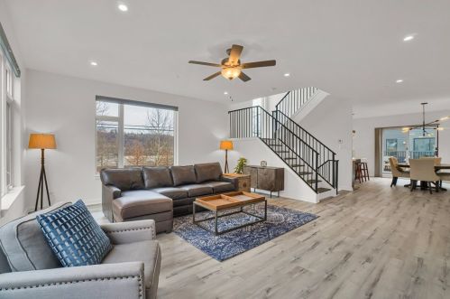 5563 Berlin Way, Pittsburgh PA  15201 exterior