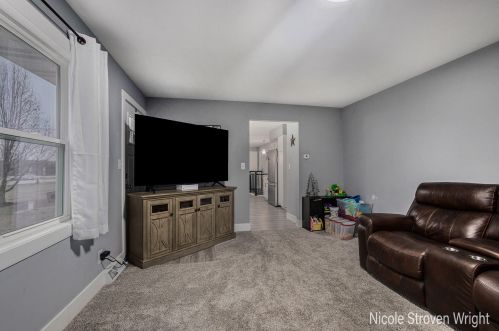 4013 8th Ave, Wyoming MI  exterior