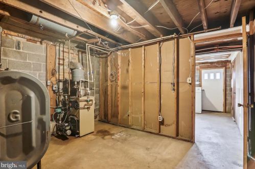 211 Ednor Rd, Silver Spring MD 20905-5134 exterior