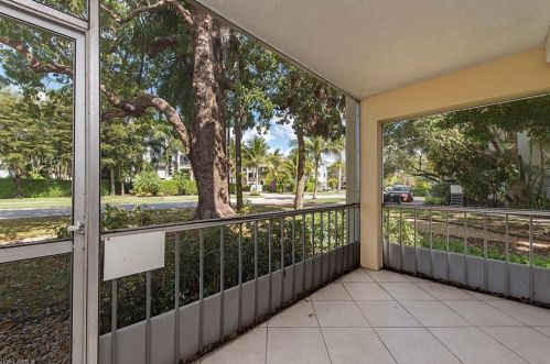 900 8th Ave, Naples FL 34102-0081 exterior