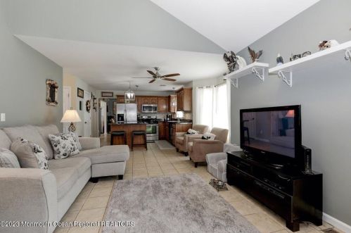 52 Pelican Dr, Berkeley Township NJ 08721-1654 exterior