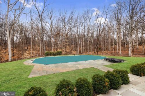 8701 Belmart Rd, Rockville MD  20854-1610 exterior