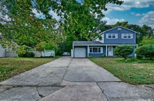 43 Julie Cres, Central Islip, NY 11722-4907