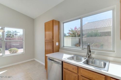 14437 47 Pl, Phoenix AZ 85018-6009 exterior