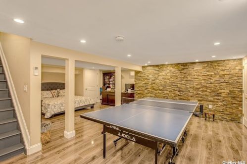 34 Fielding Ave, Huntington Station NY 11746-6731 exterior