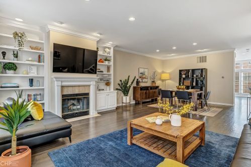 2613 Greenview Ave, Chicago, IL 60614-1179