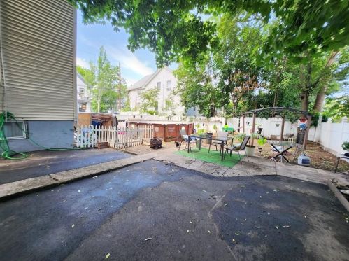 39 Vandewater St, Providence RI 02908-1623 exterior