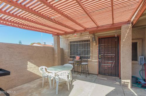 5040 40th Ave, Phoenix AZ  85019-2875 exterior