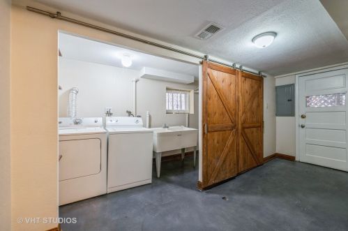 5415 Henderson St, Chicago IL 60657-2015 exterior