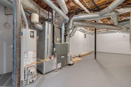 6160 Heards Creek Dr, Atlanta GA  30328-3635 exterior