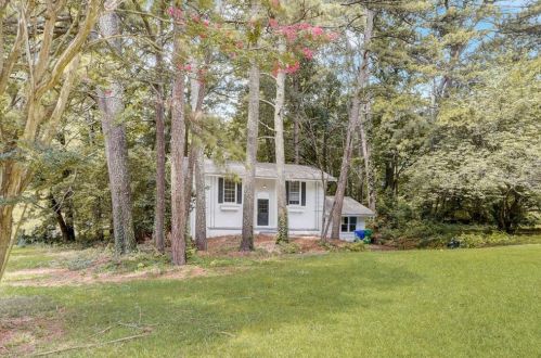 4102 English Oak Dr, Atlanta, GA 30340-1315