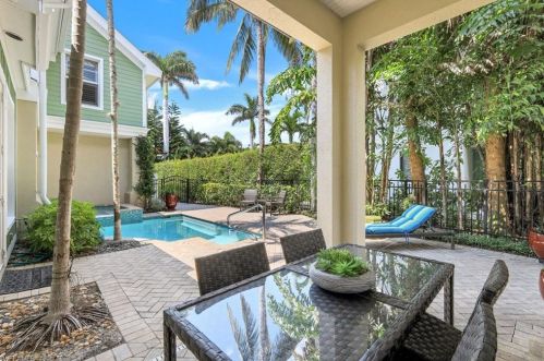 331 3 Ave, Naples FL 34117-3027 exterior