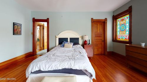 326 Cherry St, Grand Rapids MI 49503-4610 exterior