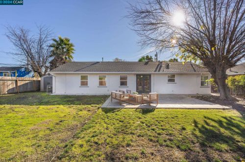 106 Doris Dr, Concord CA  94523-2915 exterior