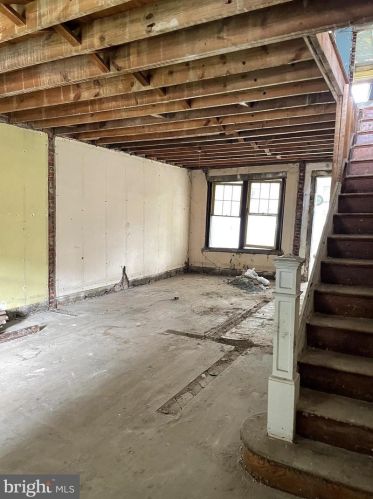 1118 Neal St, Washington, DC 20002-3822