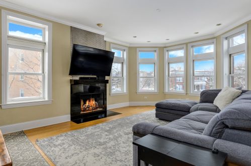 4103 Southport Ave, Chicago IL 60657-1437 exterior