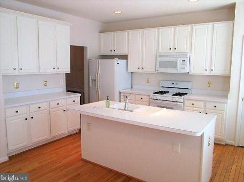 6160 Manchester Park Cir, Alexandria VA  22310-4957 exterior