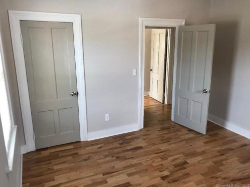 27 Derby Ave, Seymour CT 06483-3129 exterior