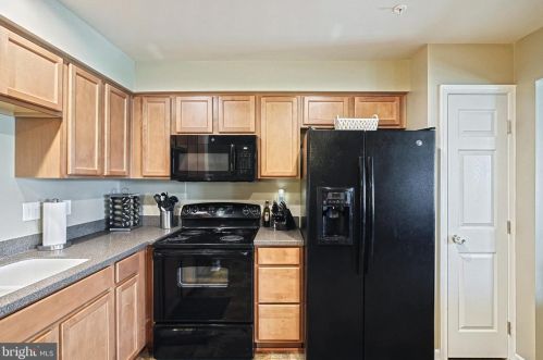 745 Blossom Dr, Hanover PA 17331-2077 exterior