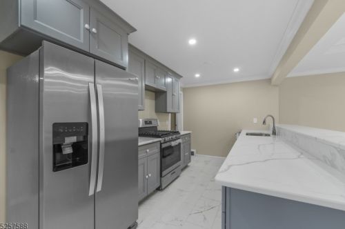 114 Woodlawn Ave, Bridgewater NJ 08807-2031 exterior