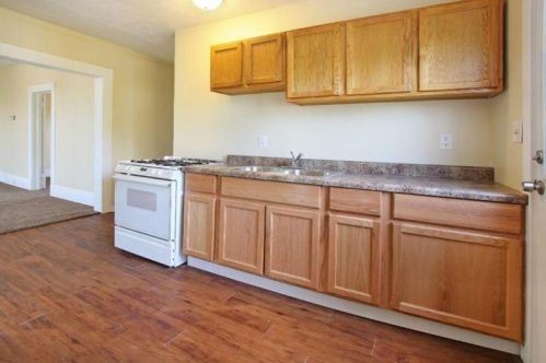 649 Eastern Ave, Grand Rapids MI 49503-5516 exterior