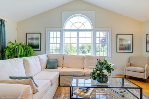 414 Corey Ln, Middletown RI 02842-5659 exterior