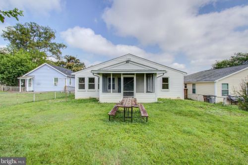 215 Highland Ave, Rockville MD  20850-4136 exterior