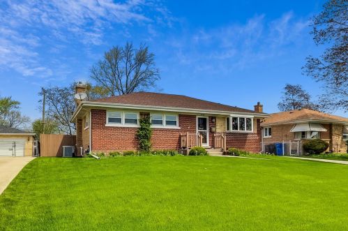 8236 Berwyn Ave, Chicago, IL 60656-1455