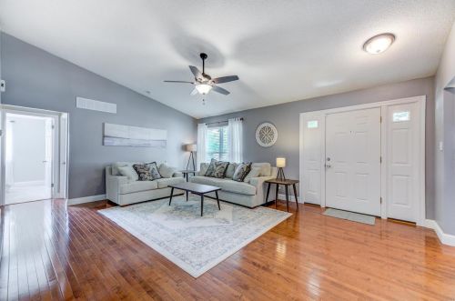 2816 Meramar Dr, Saint Louis, MO 63129-5635