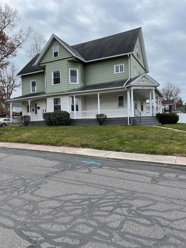 90 Chestnut St, Manchester, CT 06040-5144