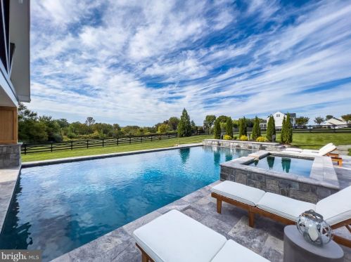 23073 Creighton Farms Dr, Leesburg VA 20175-6491 exterior