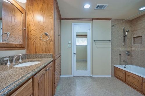 2664 Beechmont Dr, Dallas TX 75228-4224 exterior