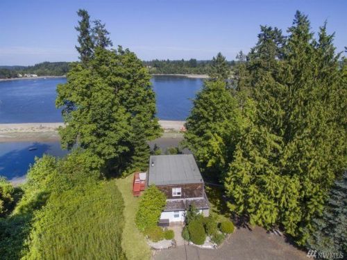 80 Bahama Dr, Grapeview, WA 98546-9637