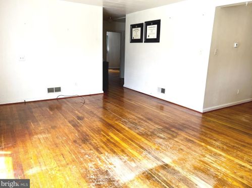 403 Dennis Ave, Silver Spring, MD 20901-1714