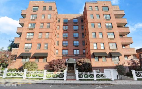 25 Elm St, Greenwich CT 06830-6465 exterior