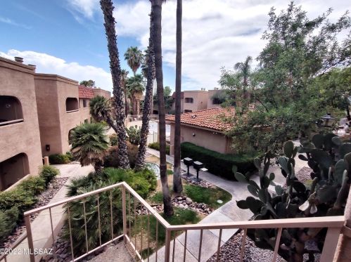 5750 Camino Esplendora, Tucson AZ  85718-4504 exterior