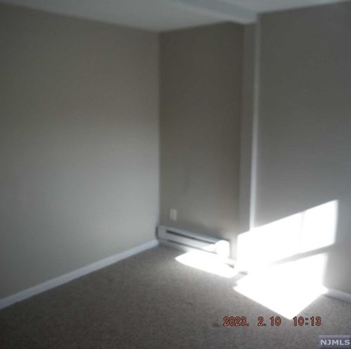 19 Cres Ave, Paterson NJ 07512-2305 exterior