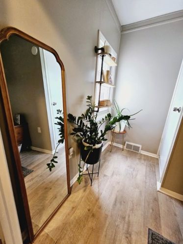 7 Holt St, Pittsburgh PA 15203-2450 exterior